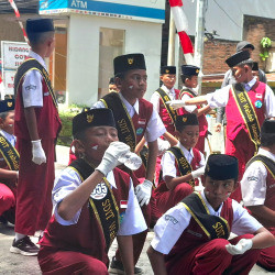 Minum Sambil Duduk, Siswa SDIT Wahdah Sinjai Contohkan Adab di Tengah Lomba