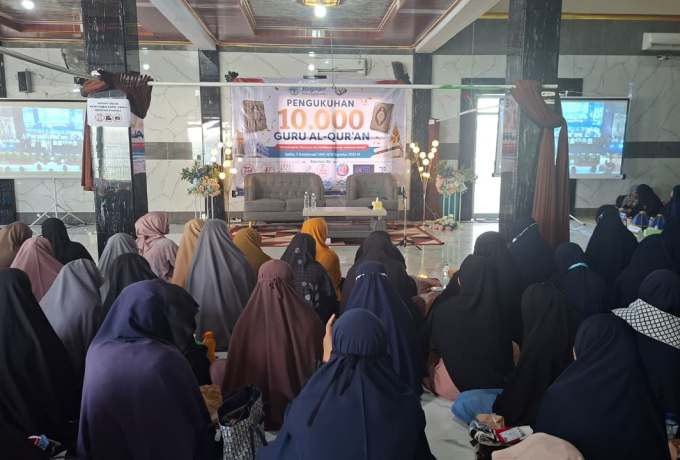 Dikukuhkan Serentak Bersama 10.000 Guru Al-Qur’an, 141 Muslimah Wahdah Sinjai Siap Menebar Kebaikan