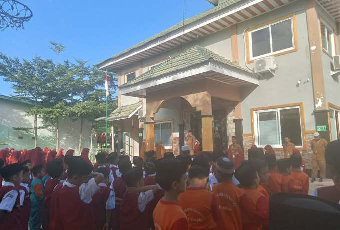 Usai Raih Juara Gerak Jalan, Siswa SDIT Wahdah Diingatkan tentang “Juara” yang Sebenarnya