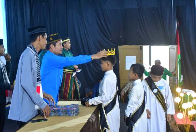 Bersama Al-Qur’an untuk Dunia: 86 Santri Diwisuda, Sinjai Suarakan Solidaritas untuk Palestina