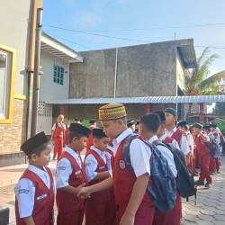 Hari Pertama MPLS SDIT Wahdah Islamiyah Sinjai, Murid Baru Disambut Hangat oleh Kakak Kelas