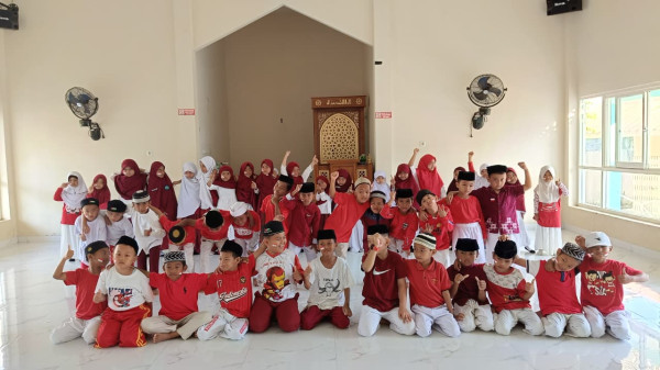 Riuh Semangat Merdeka di Jalan Poros Sinjai–Kajang, Murid SDU Buktikan Juara Bukan Segalanya