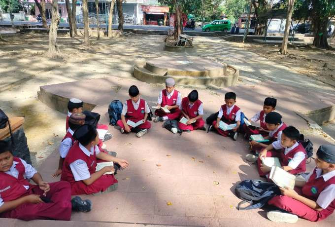 Biar Tak Jenuh, BTHQ Umar Bin Khattab Pindahkan Suasana Belajar ke Lapnas