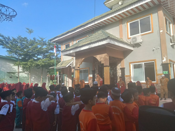 Usai Raih Juara Gerak Jalan, Siswa SDIT Wahdah Diingatkan tentang “Juara” yang Sebenarnya